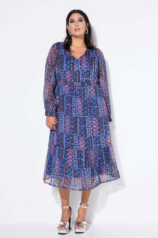 Рокля с шифон и бляскави акцент