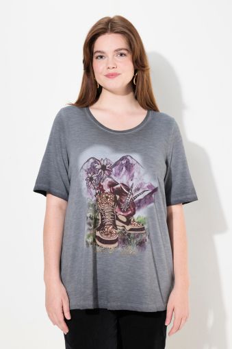 Shirt with decorative hiking boot motif