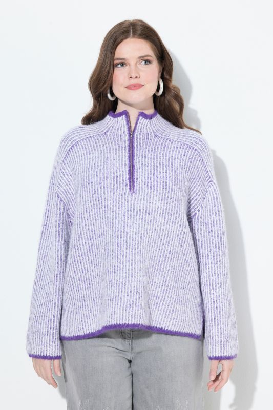 Пуловер с раирана плетка и цип на деколтето