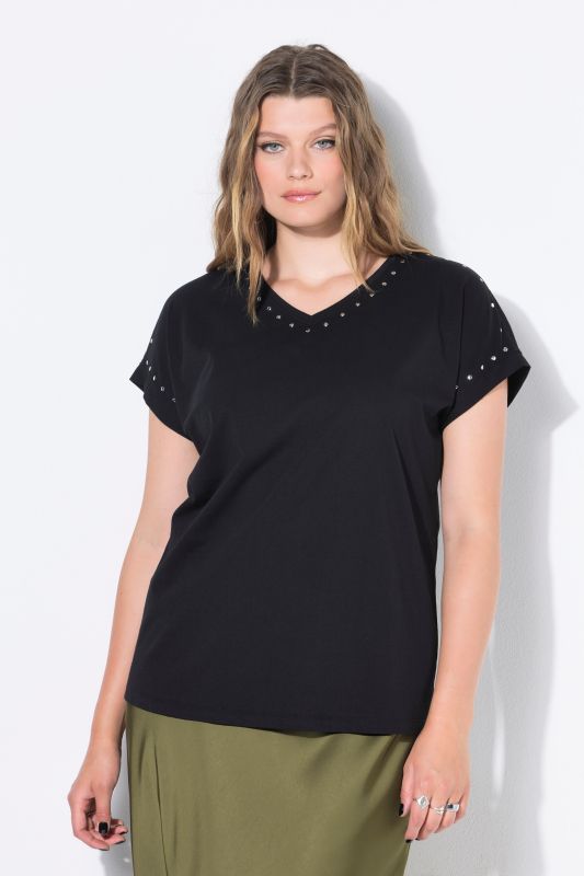 Тениска с метални капси