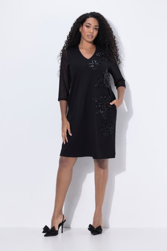 Рокля с пайетено цвете