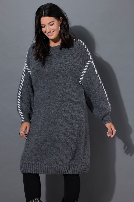 Рокля с шевови акценти