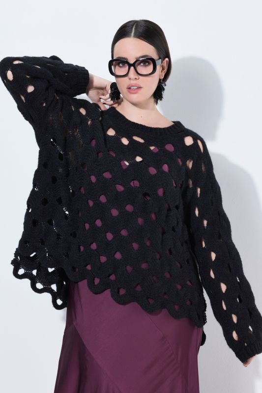 Пуловер с дупки