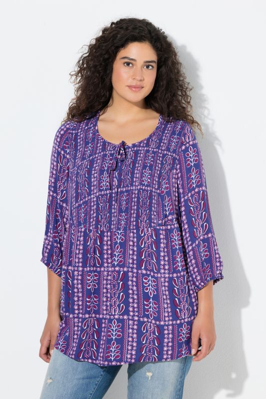 Блуза с принт на цветя и набран акцент