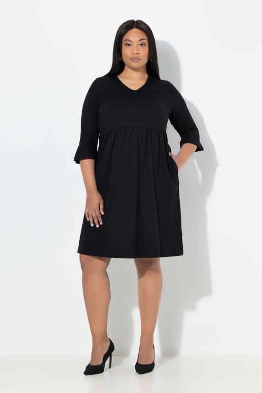 Рокля с ръкави тип камбанка