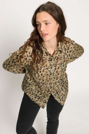 Риза с леопардов мотив