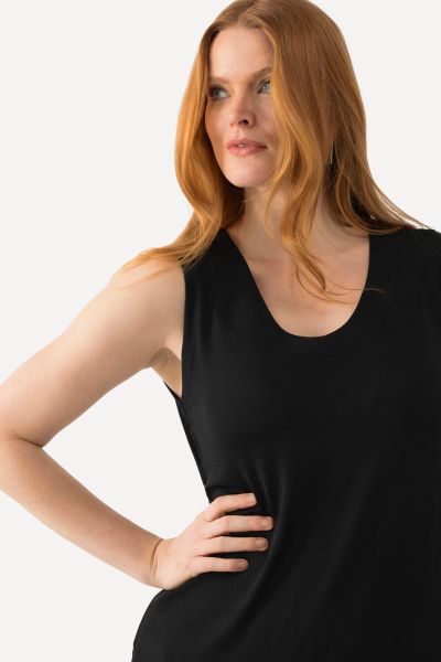 Блуза без ръкави – обгръщаща тялото и еластична