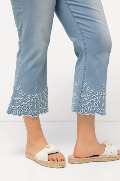 Cropped Flared Eyelet Jeans