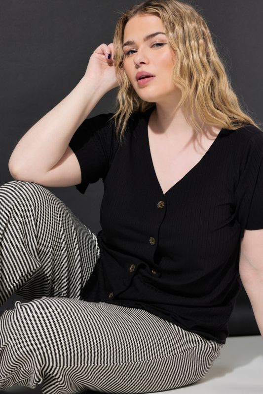 Ribbed shirt, classic shape, V-neck, wing half sleeves