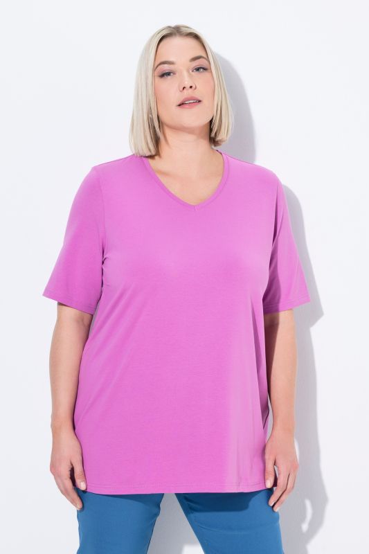 Essential V-Neck Stretch Tee