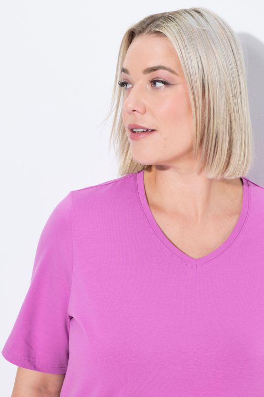 Essential V-Neck Stretch Tee