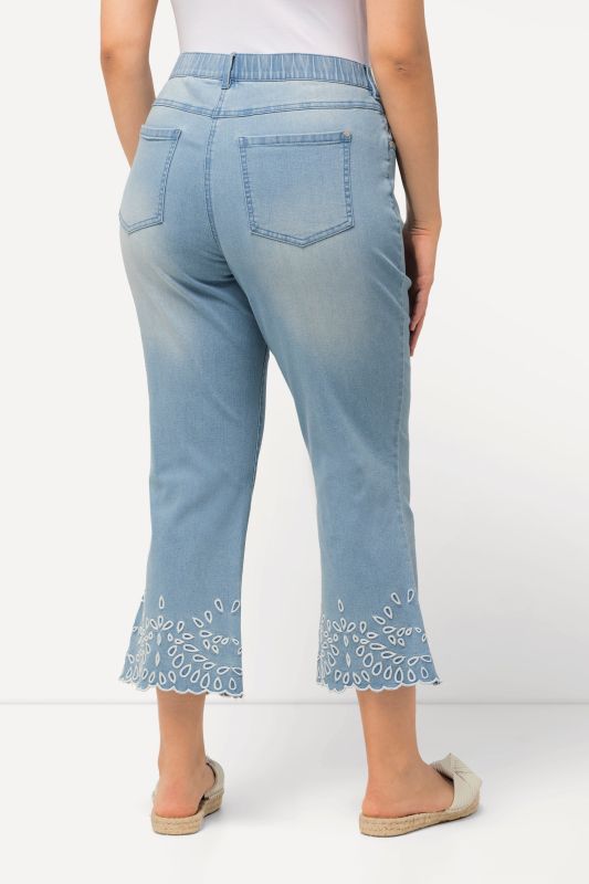 Cropped Flared Eyelet Jeans