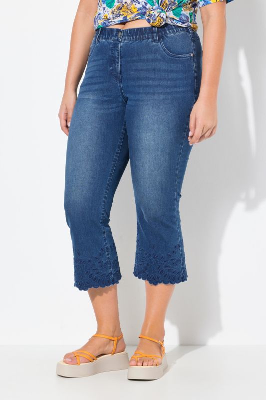 Cropped Flared Eyelet Jeans