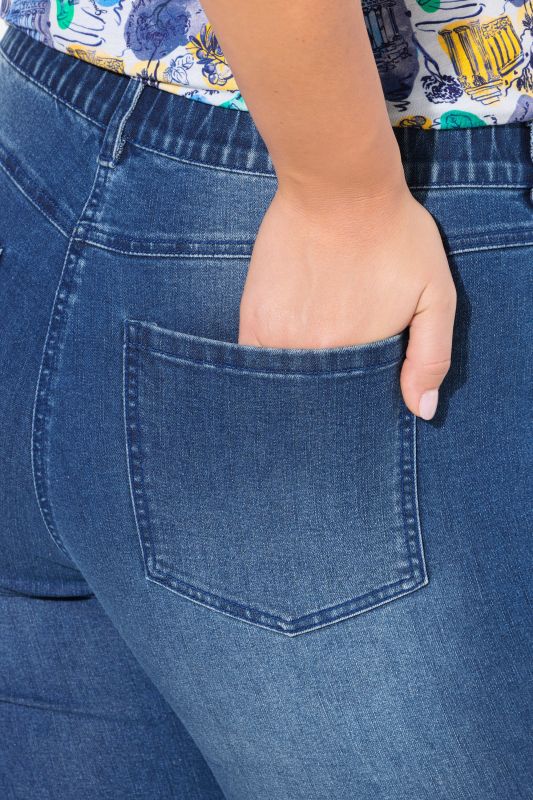 Cropped Flared Eyelet Jeans