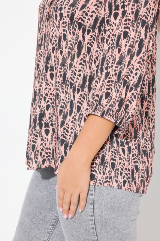 Feather Print 3/4 Sleeve Blouse