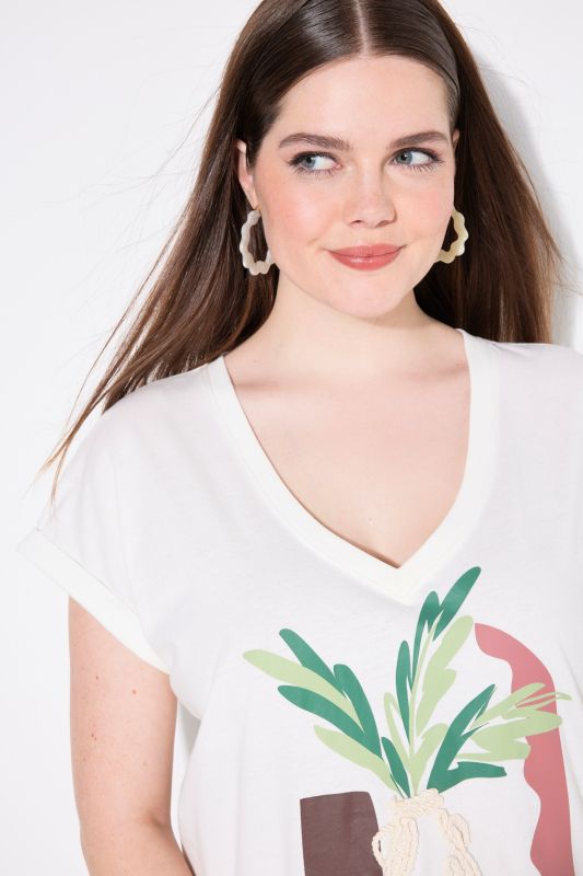 Eco Cotton Textured Vase Graphic V-Neck Tee