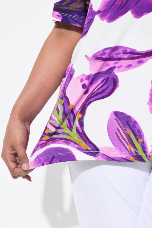 Iris Short Sleeve V-Neck Tee