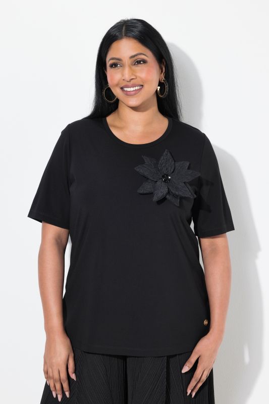 Flower Brooch Short Sleeve Tee