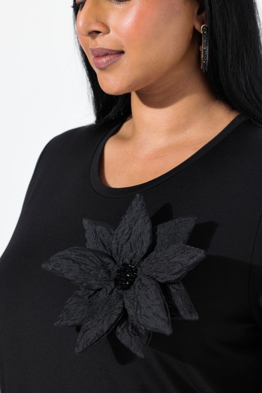 Flower Brooch Short Sleeve Tee