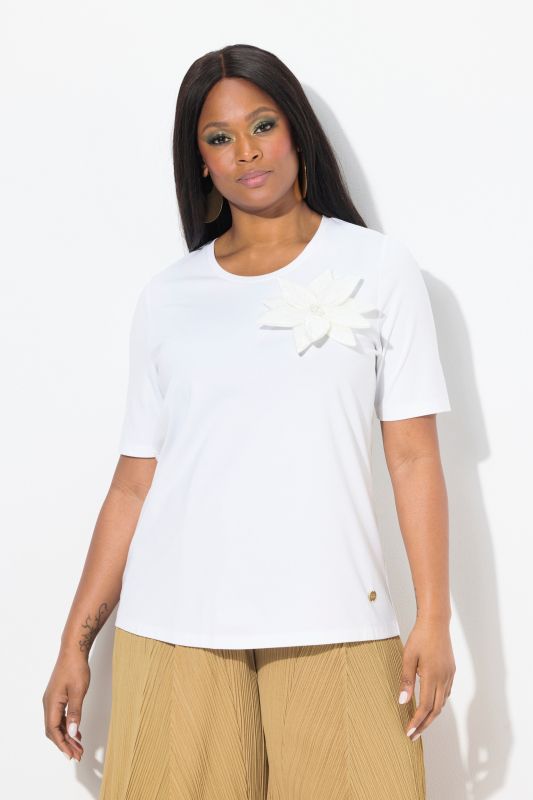 Flower Brooch Short Sleeve Tee