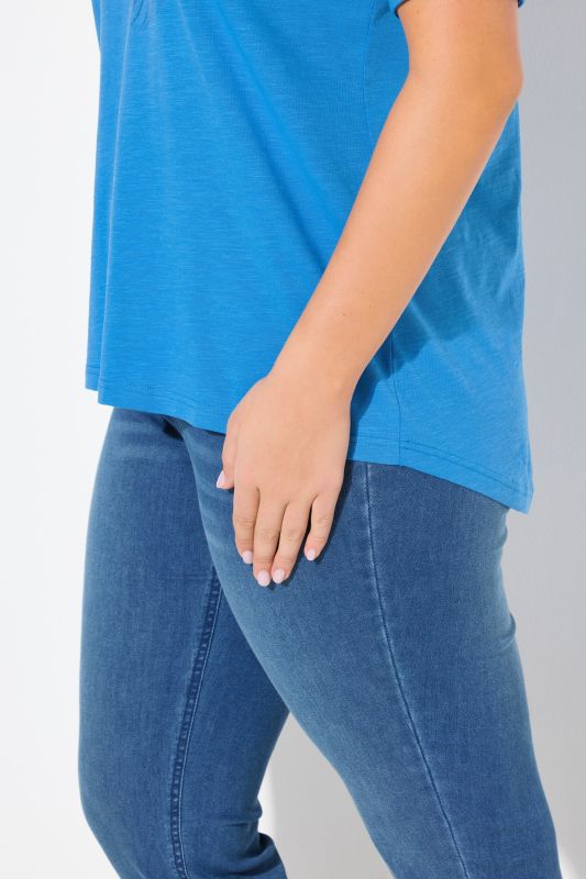 Metallic Leaf Motif Short Sleeve Tee