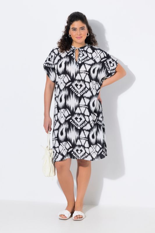 Geometric Print Short Sleeve Split Neck Dress