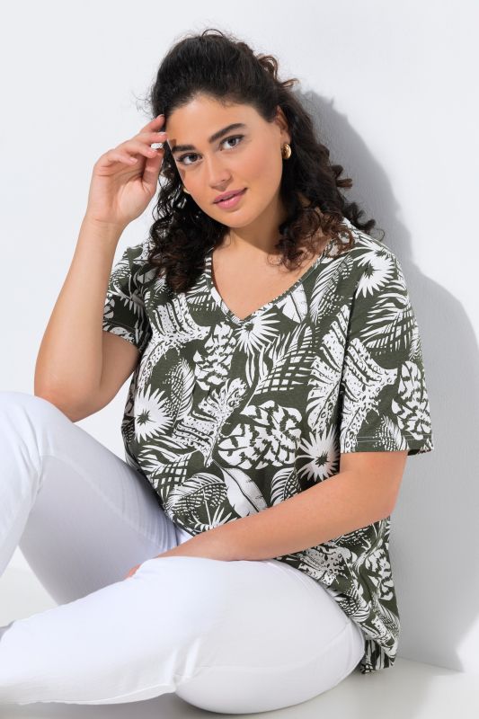 Feather Print Short Sleeve V-Neck Tee