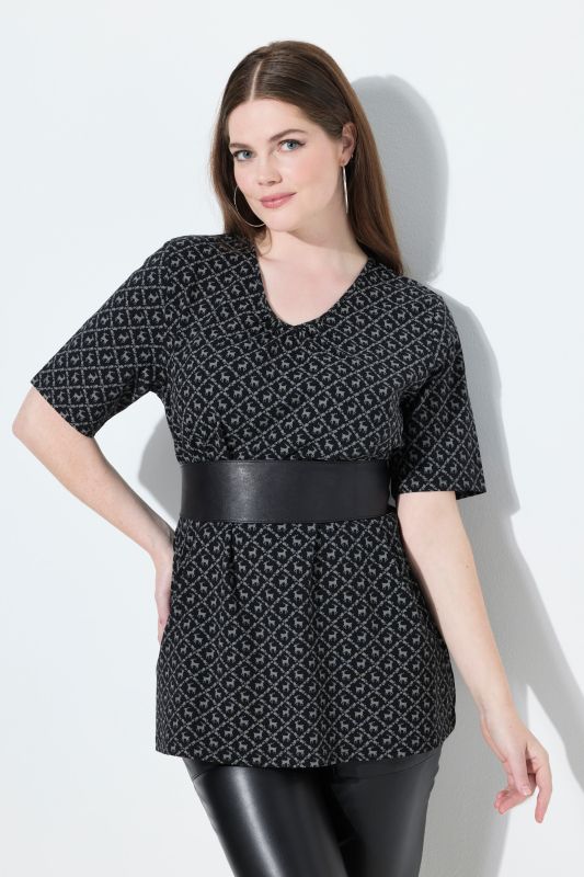 Traditional Print Short Sleeve V-Neck Tee