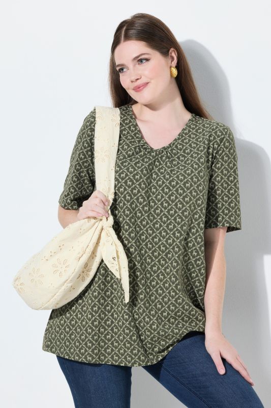 Traditional Print Short Sleeve V-Neck Tee
