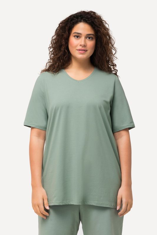 Essential V-Neck Stretch Tee