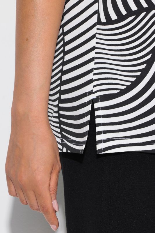 Geometric Print Short Sleeve Tee