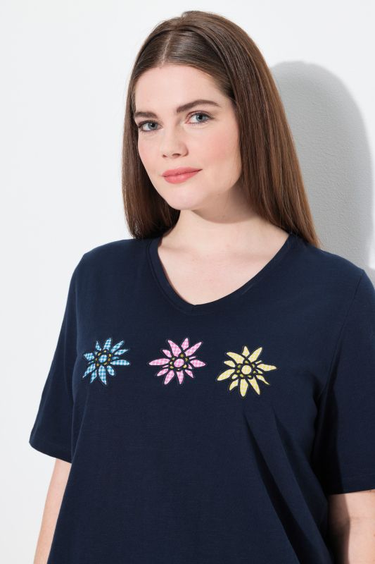 Embroidered Flower Short Sleeve Tee