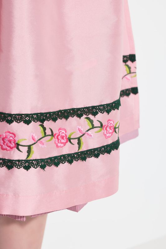Рокля Dirndl с бродирани акценти