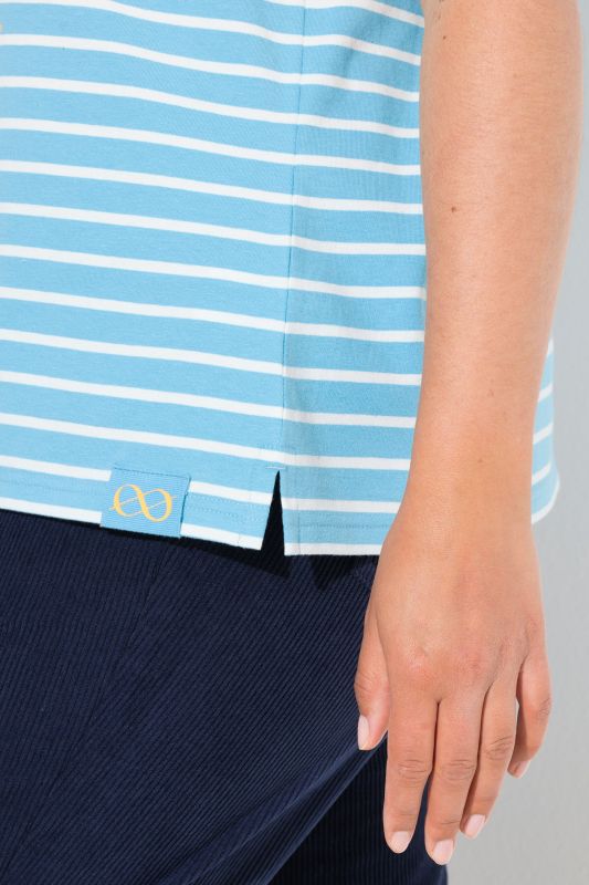 Hygge Short Sleeve V-Neck Graphic Tee