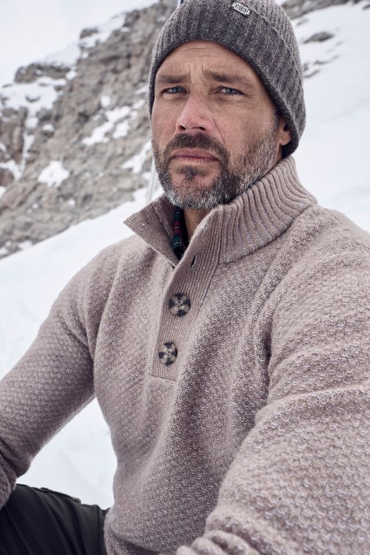 Knitted half-zip