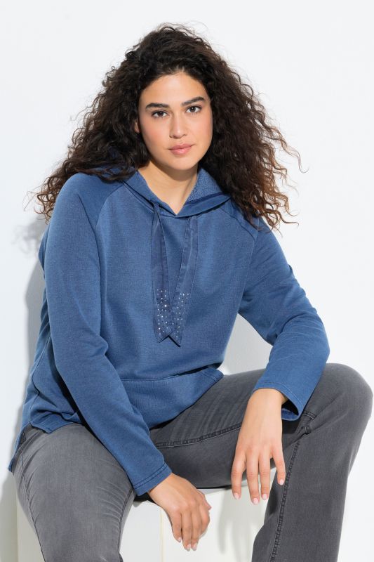 Суитчър с качулка и бляскави камъчета