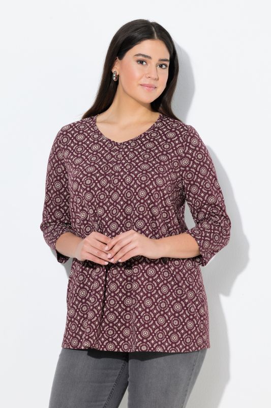 Тениска с графични акценти