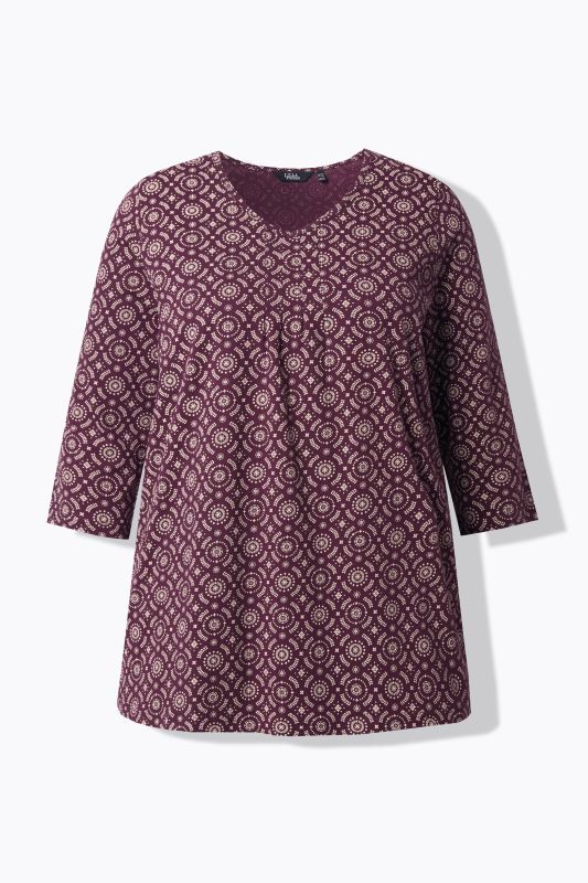 Тениска с графични акценти