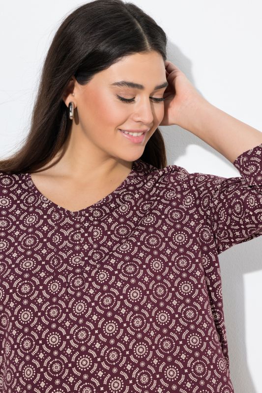 Тениска с графични акценти