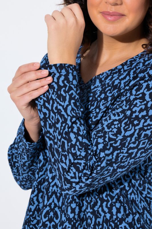 Тениска с геометричен мотив