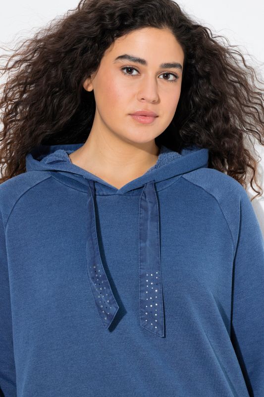 Суитчър с качулка и бляскави камъчета