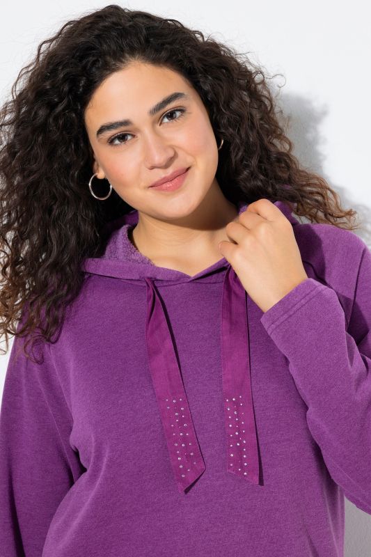 Суитчър с качулка и бляскави камъчета