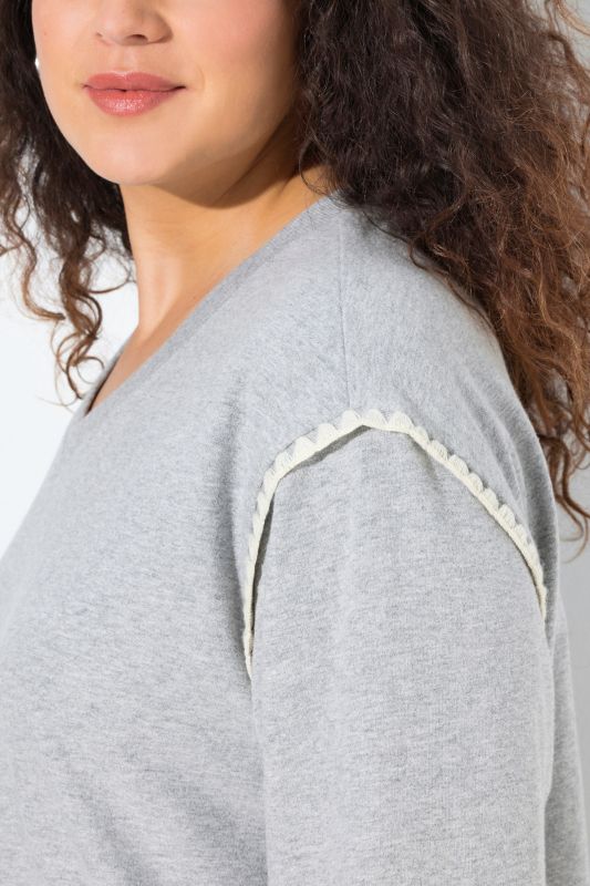 Суитчър с декоративни шевове