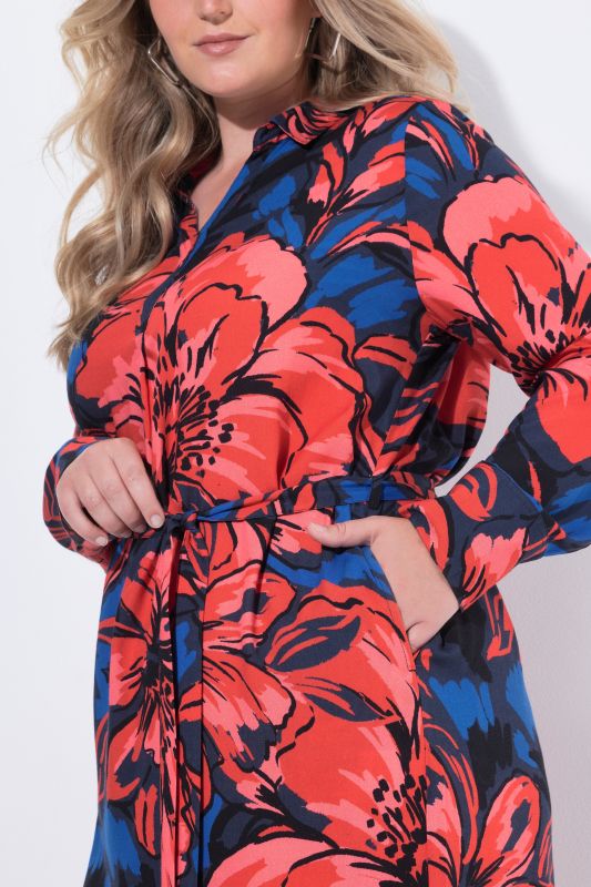 Рокля с контрастни цветя