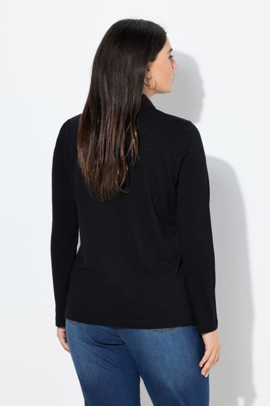 Блуза с яка и копчета на деколтето