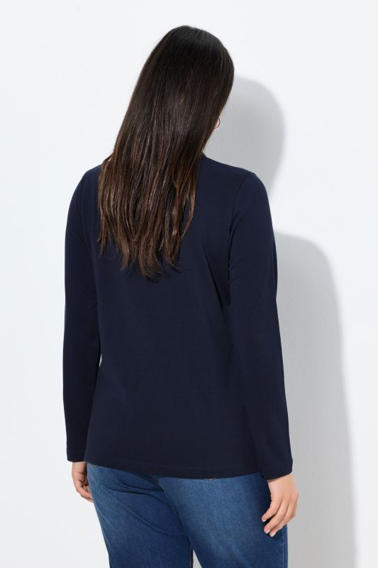 Блуза с яка и копчета на деколтето