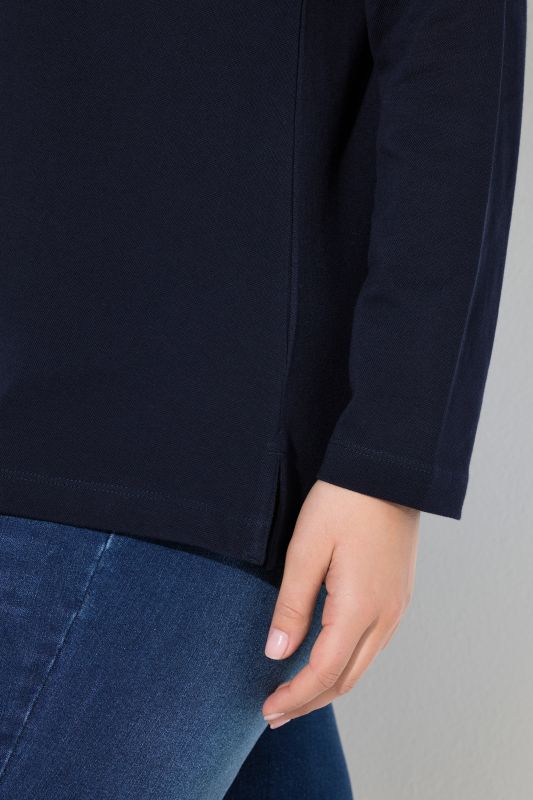 Блуза с яка и копчета на деколтето