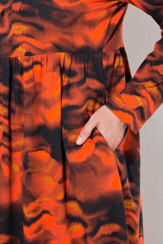 Рокля с принт на вълни