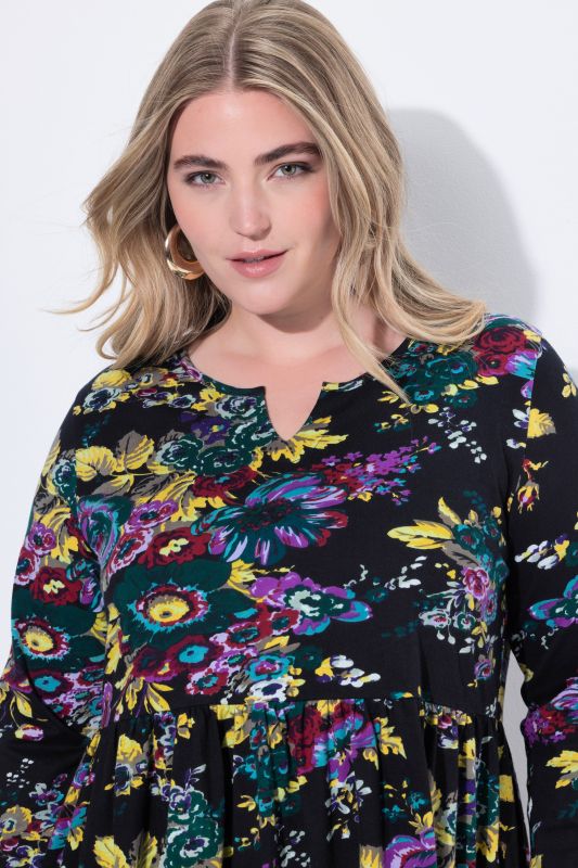 Рокля с електрикови цветя