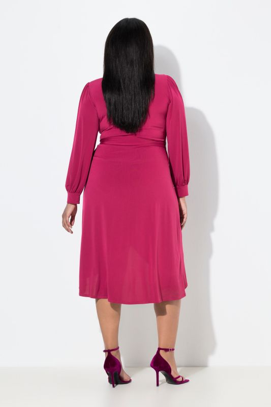 Рокля с колан тип прегърни ме